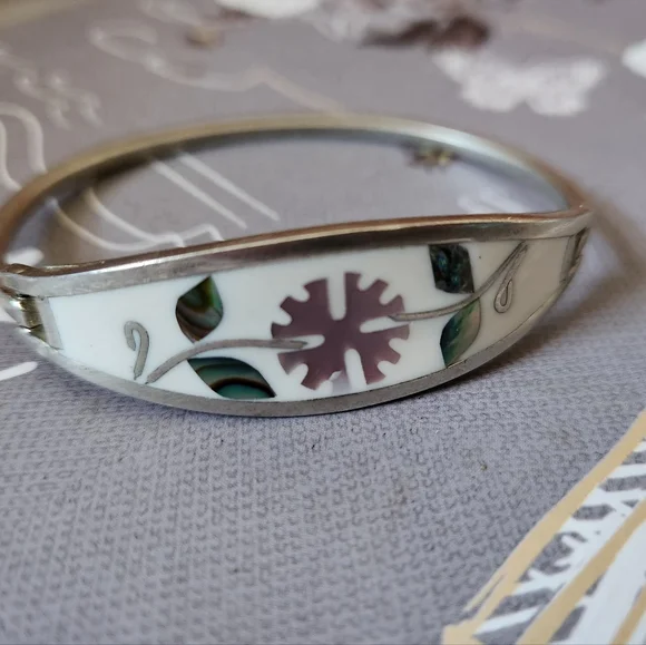 Vtg. Shell Inlay Bangle Bracelet - Picture 2 of 4